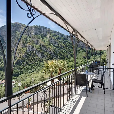 Villa Azzurra *