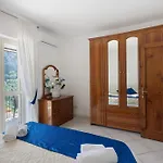 Azzurra Vila *