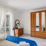 Azzurra Vila