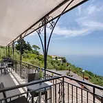 Azzurra Vila *