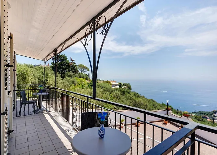 Azzurra 빌라 마사루브렌세